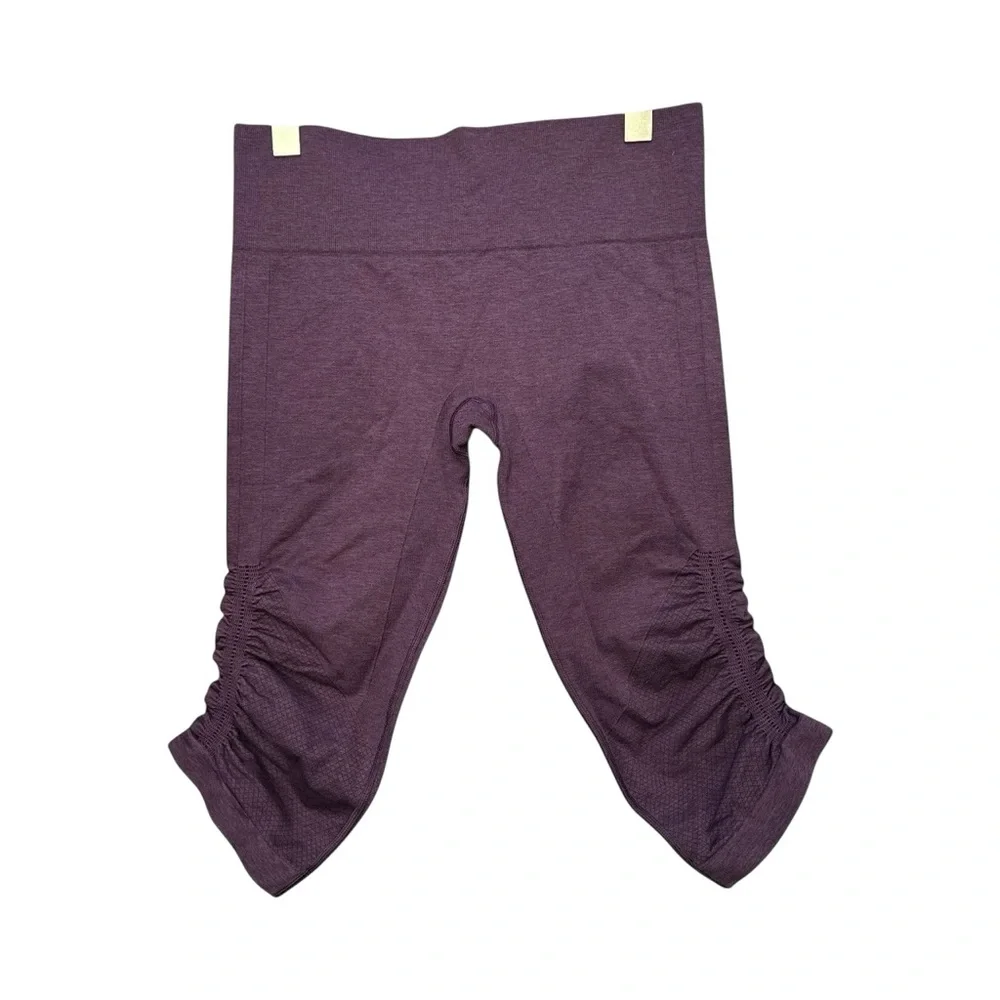 Lululemon In The Flow Capri II leggings in purple. Size 8